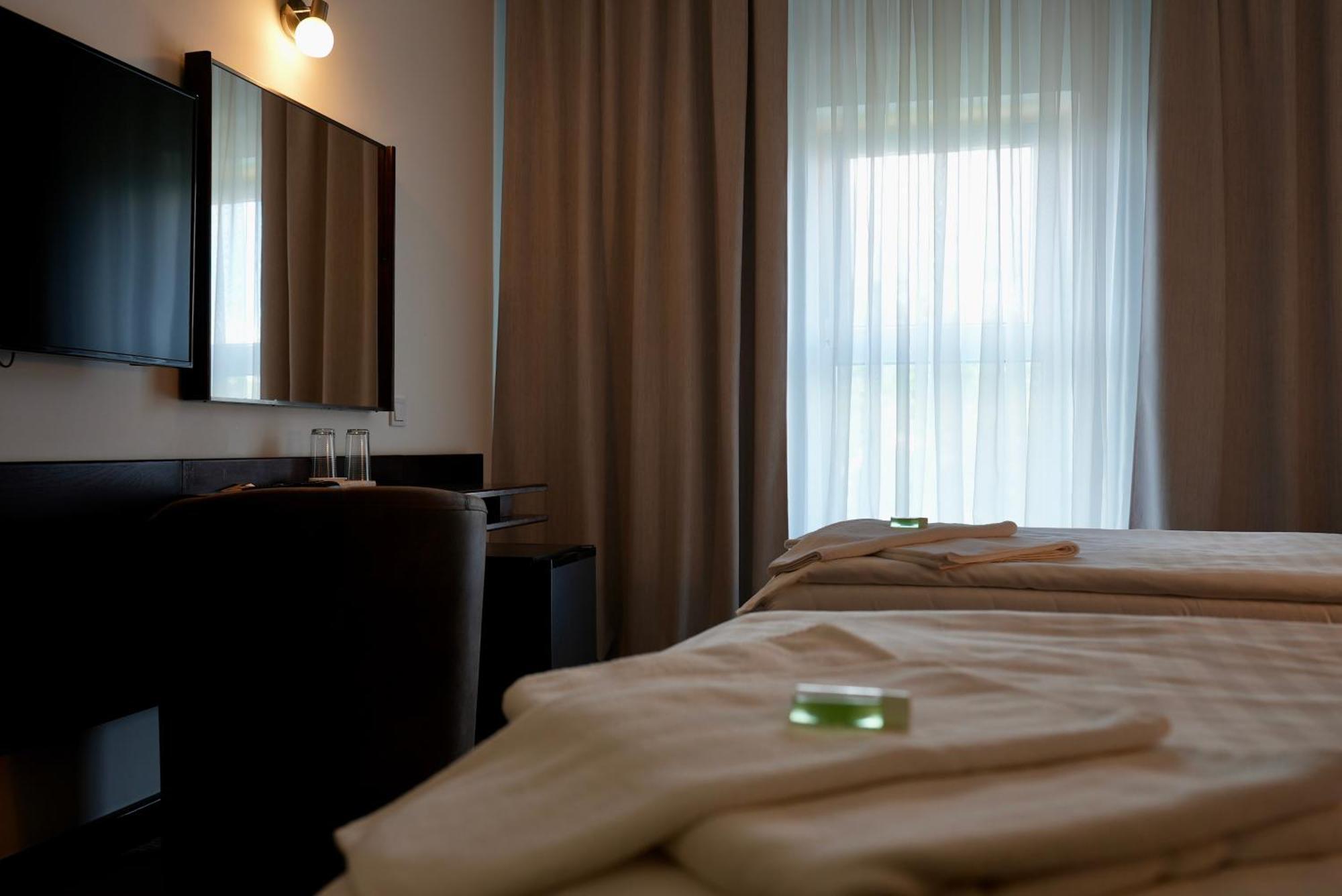 Hotel Merkur - Jablonec Nad Nisou Buitenkant foto