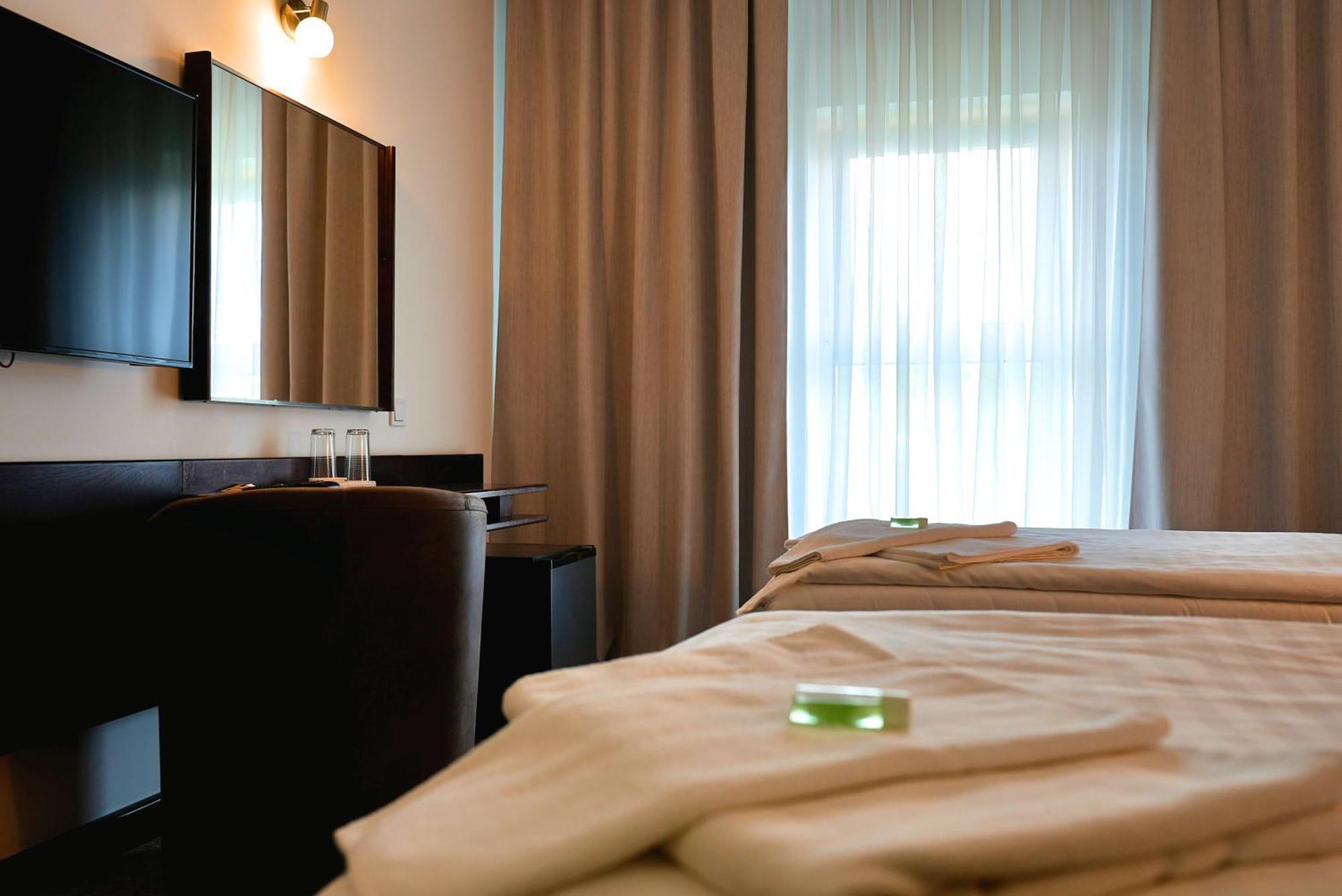 Hotel Merkur - Jablonec Nad Nisou Buitenkant foto