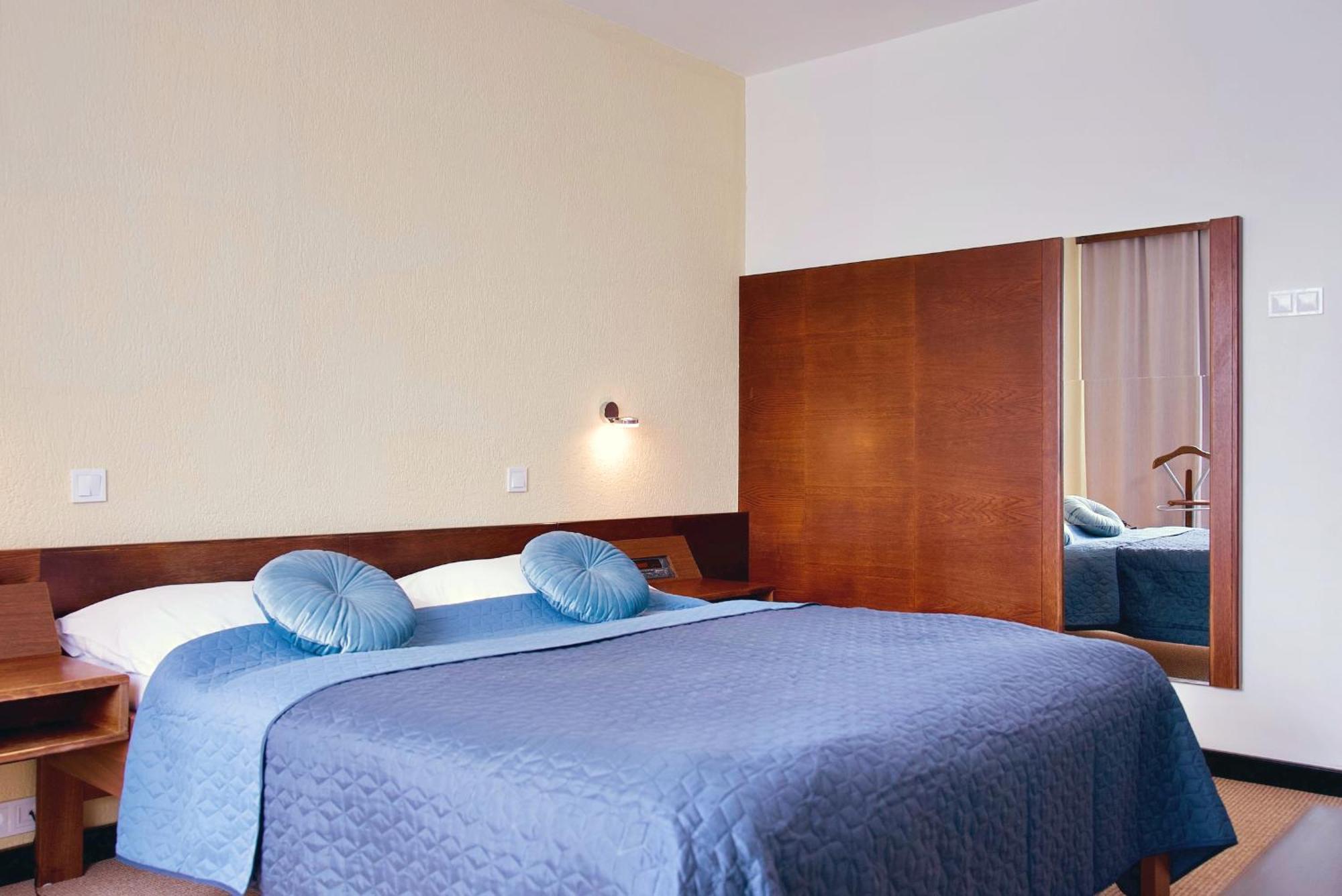 Hotel Merkur - Jablonec Nad Nisou Buitenkant foto