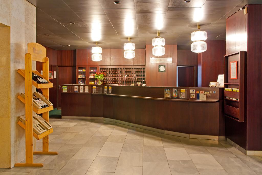 Hotel Merkur - Jablonec Nad Nisou Buitenkant foto