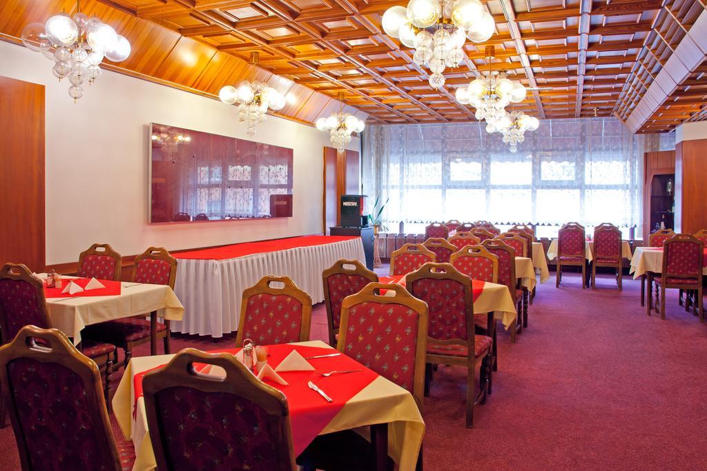 Hotel Merkur - Jablonec Nad Nisou Buitenkant foto