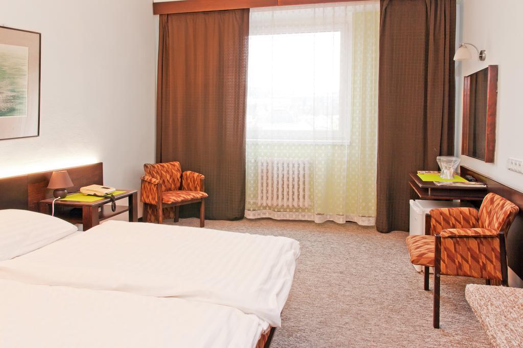 Hotel Merkur - Jablonec Nad Nisou Buitenkant foto