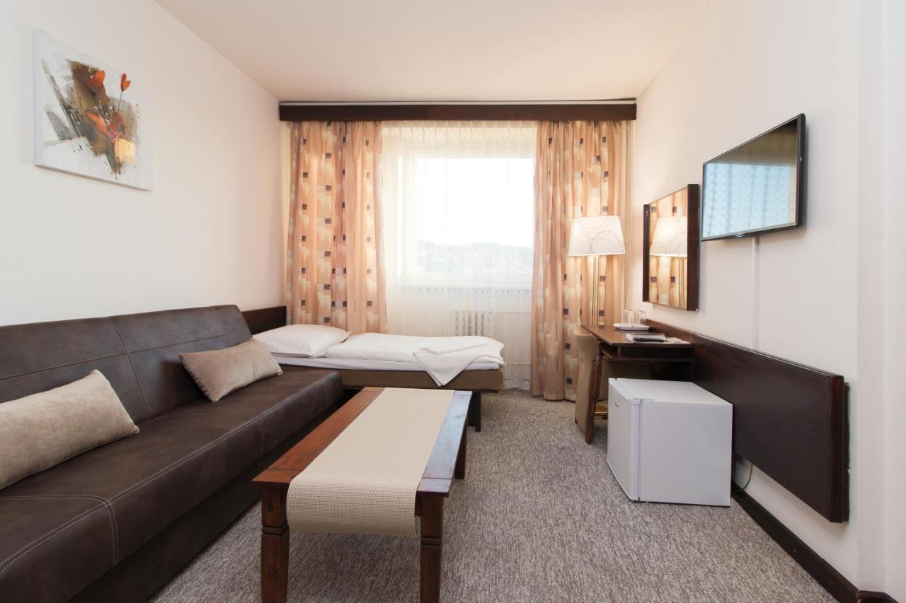 Hotel Merkur - Jablonec Nad Nisou Buitenkant foto