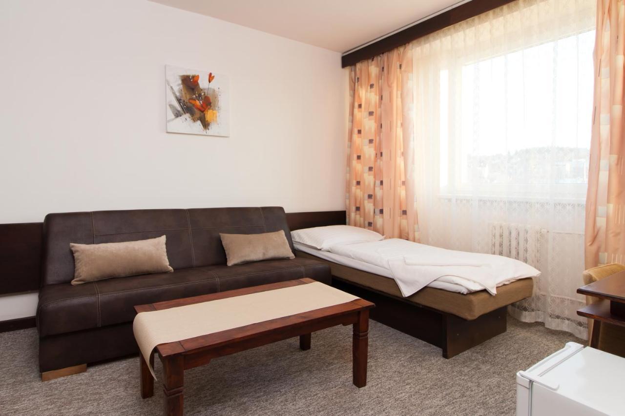 Hotel Merkur - Jablonec Nad Nisou Buitenkant foto
