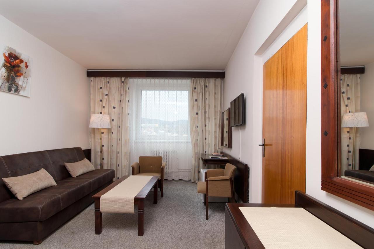 Hotel Merkur - Jablonec Nad Nisou Buitenkant foto