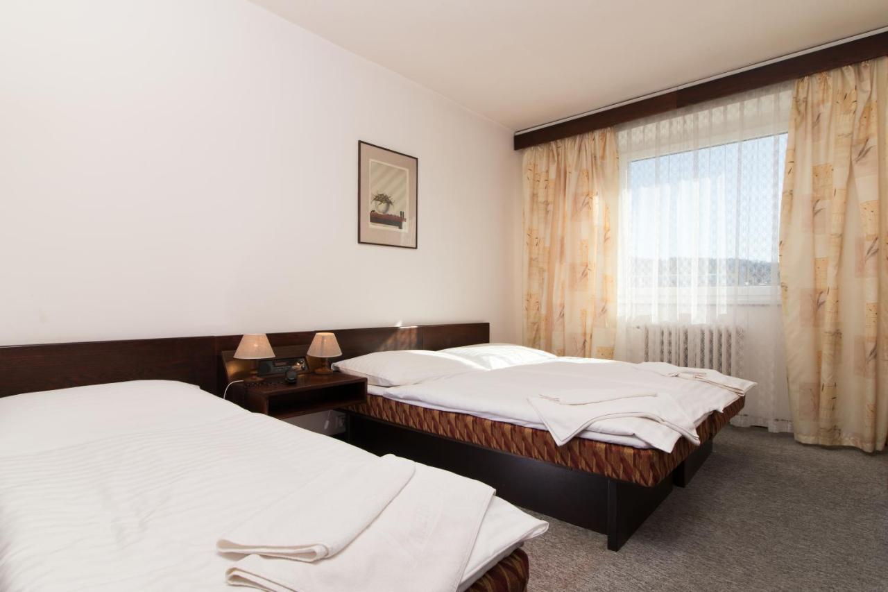 Hotel Merkur - Jablonec Nad Nisou Buitenkant foto