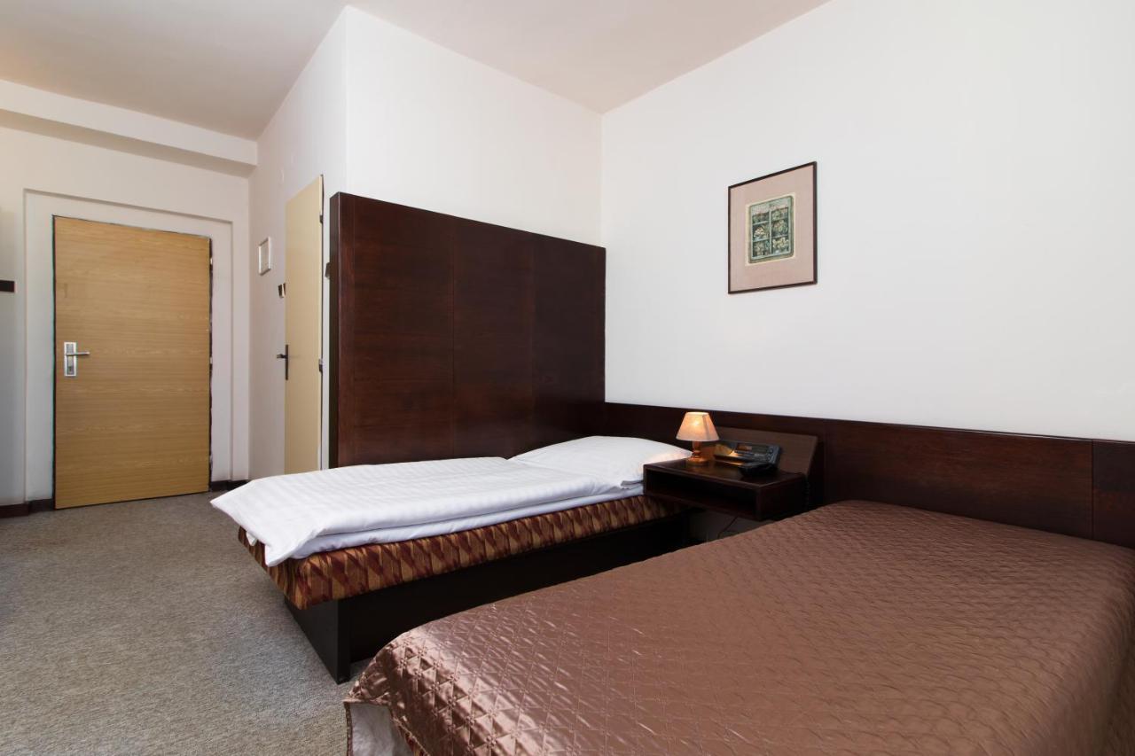 Hotel Merkur - Jablonec Nad Nisou Buitenkant foto