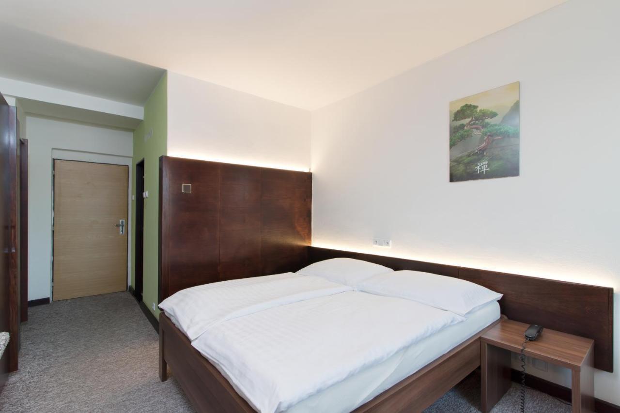 Hotel Merkur - Jablonec Nad Nisou Buitenkant foto